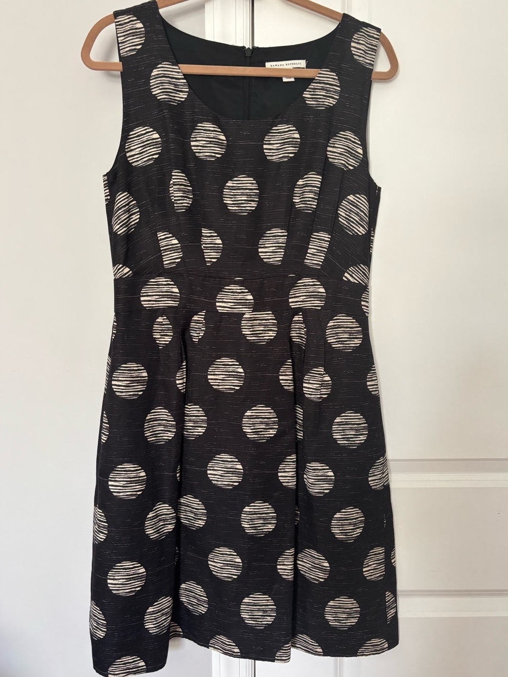 Banana Republic Black White Polka Dot Fit & Flare Dress Scoop Neck Size 8 Y2K